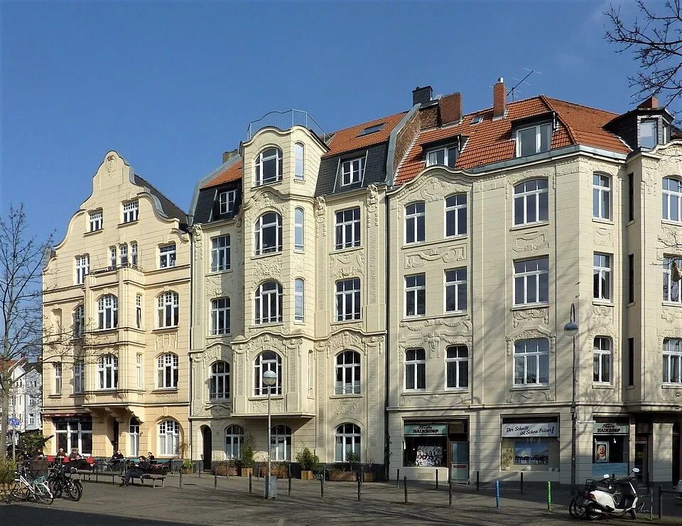 Historische Häuserfassaden am Schillplatz in Köln-Nippes