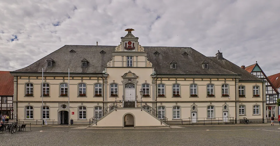 Historisches Rathaus Lippstadt mit symmetrischer Fassade und Freitreppe